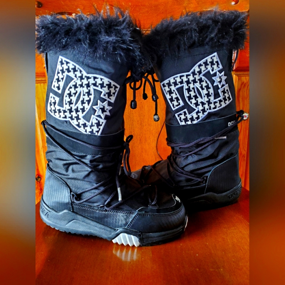 🖤🤍Medium New DC Chalet Winter Boots🤍🖤